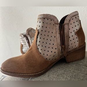Dina True bootie. Size 8 1/2. Never worn. Metallic/brown